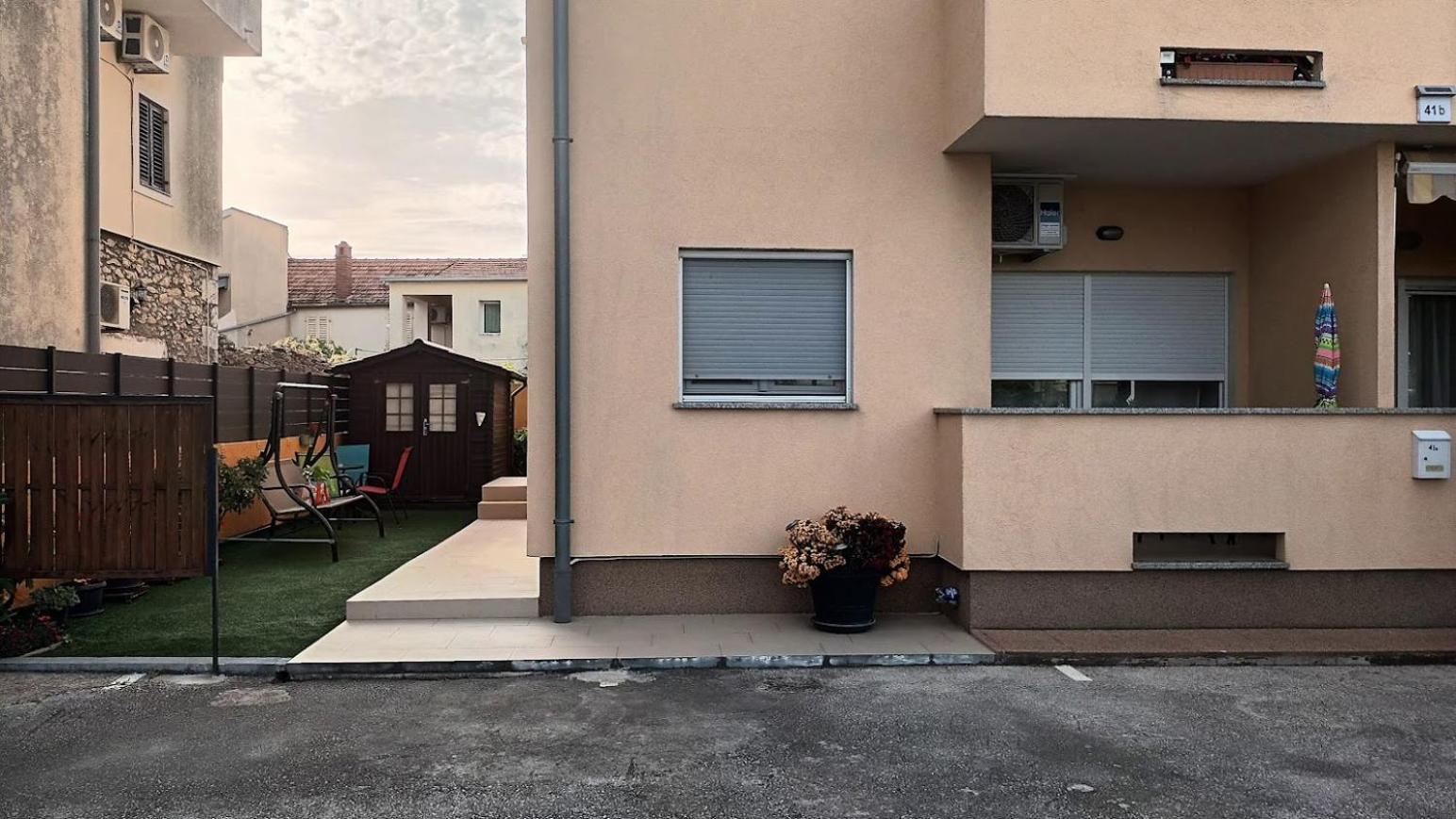 Apartman Sandra -Private Parking And Garden Задар Экстерьер фото